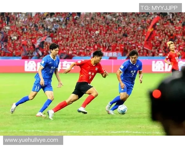 十人南通在决赛中逆境追平展现不屈精神与团队合作的力量